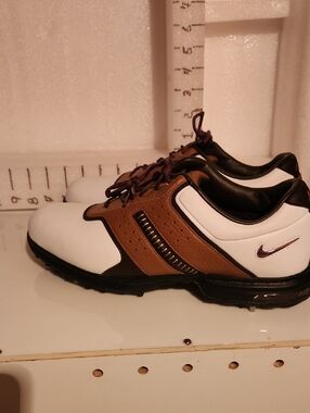 Nike Men’s White and Brown Athletic Golf Shoes